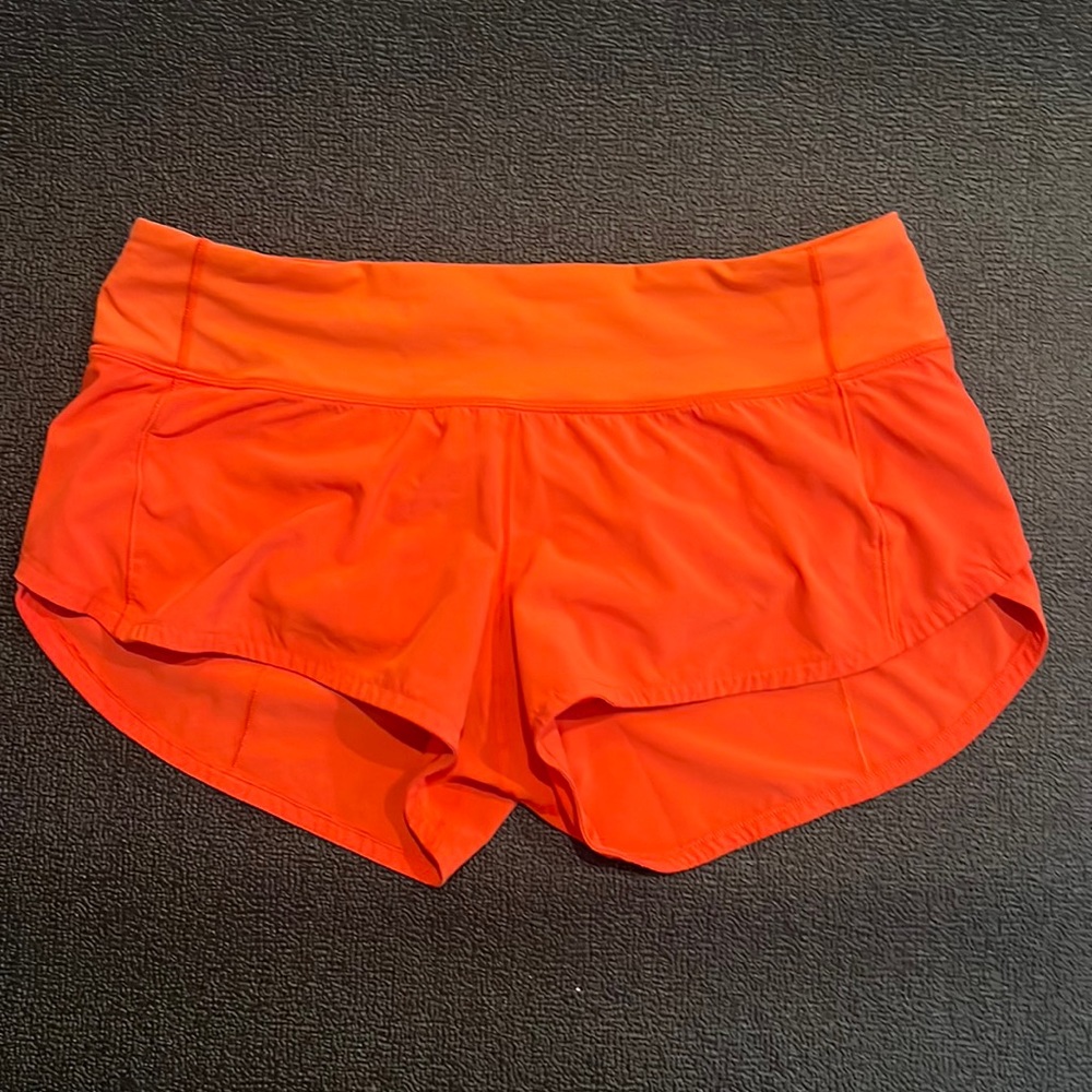 Lululemon size 6 shorts 2.5 inch
